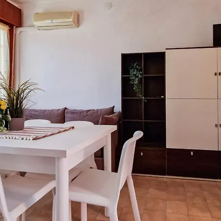 Cozy Seaside Flat In The Centre - Beahost